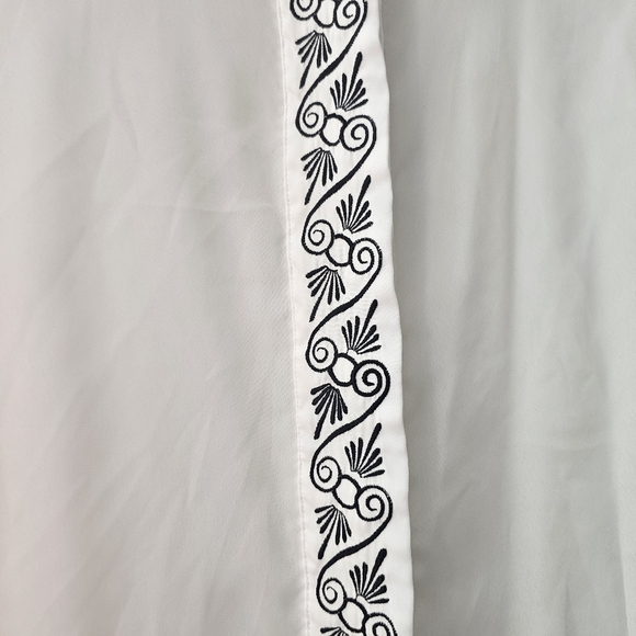 Vintage Embroidered Blouse - Picture 3 of 10
